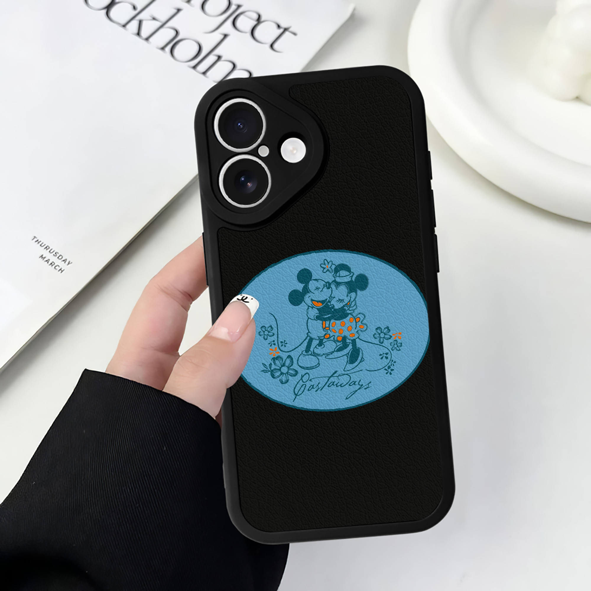 （画像用） ミッキーマウス Mickey Mouse 【iPhone 16シリーズ対応】シリコンスマホケース（レザー調） 材質：シリコン